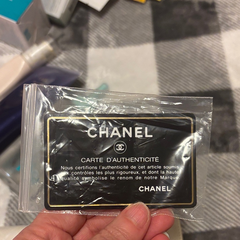 CHANEL Cream Quilted Leather Wallet - Picture 7 of 10